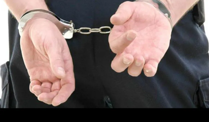Un subinspector de la Poliţia Capitalei, propus pentru arestare sub acuzaţia de luare de mită