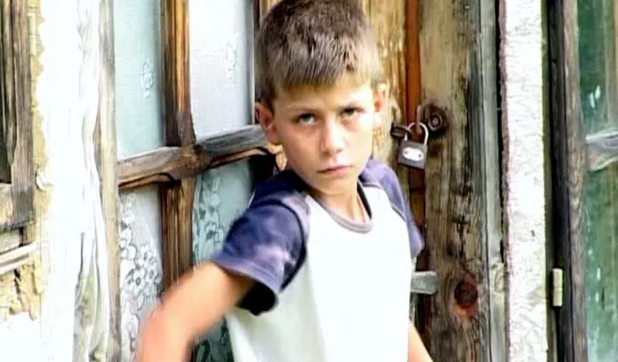 Copilul care trăia în pădure a fost salvat. Andrei este încântat de noua lui casă VIDEO