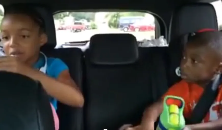 Reacţia UIMITOARE a unui copil când află că părinţii îl duc la Disney World – VIDEO