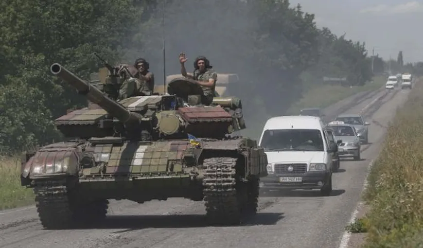 LUPTELE CONTINUĂ în Ucraina: Armata preia controlul într-un oraş de lângă Doneţk