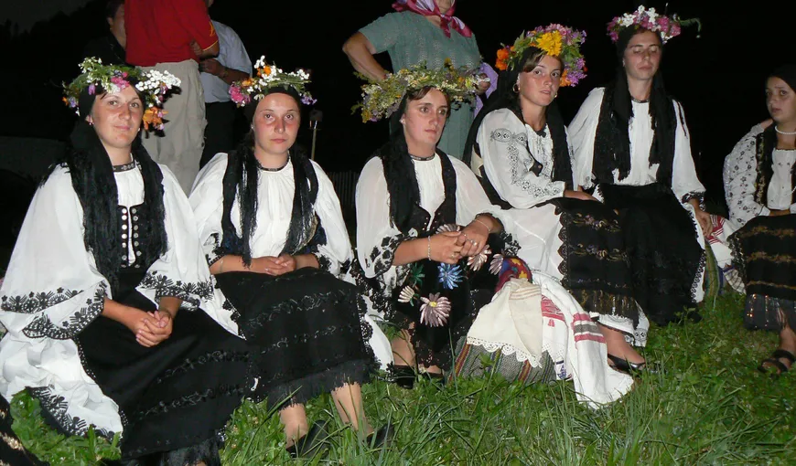 Mii de oameni, aşteptaţi la Târgul de Fete de pe Muntele Găina, cea mai mare sărbătoare populară din România