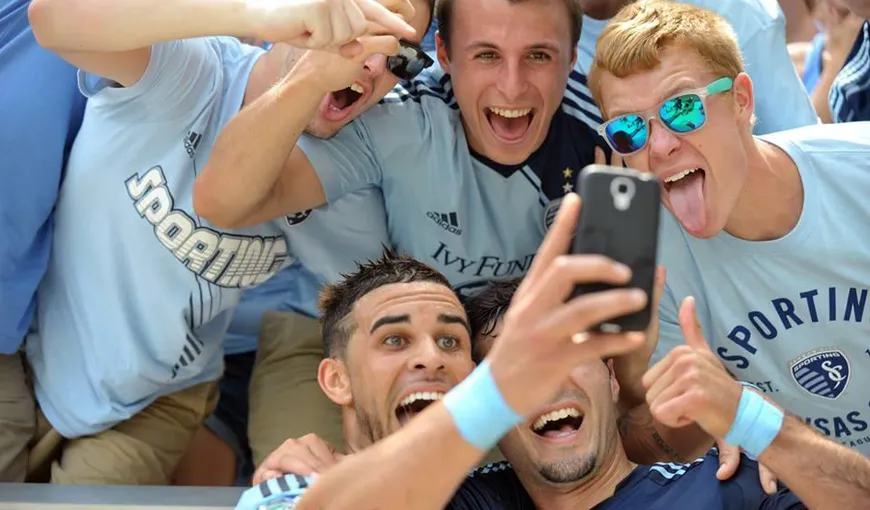 Gol cu selfie inclus. Reacţia fabuloasă a unui fotbalist, după ce a înscris VIDEO