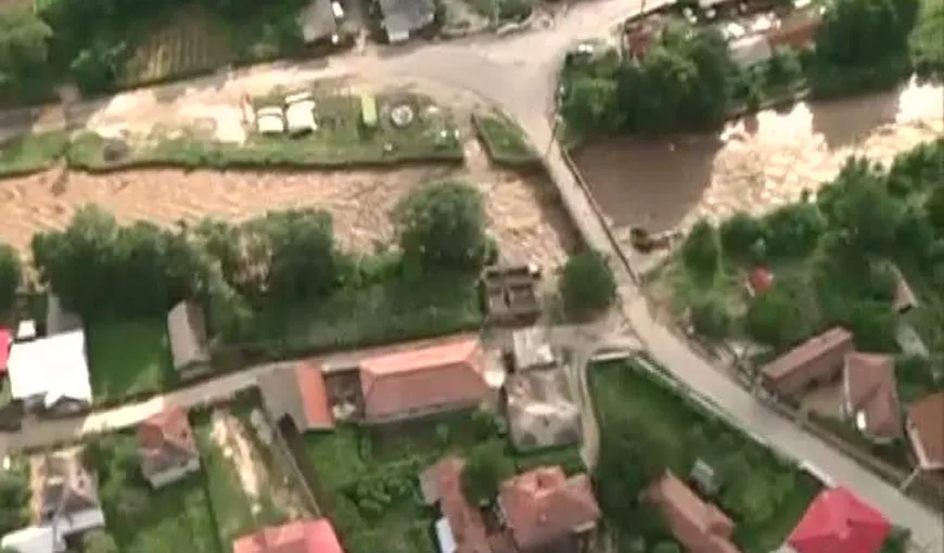 PLOILE au făcut PRĂPĂD în Caraş-Severin. Peste o sută de curţi, grădini şi case au fost inundate