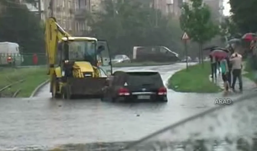 Ploile torenţiale au făcut PRĂPĂD în mai multe oraşe din ţară VIDEO