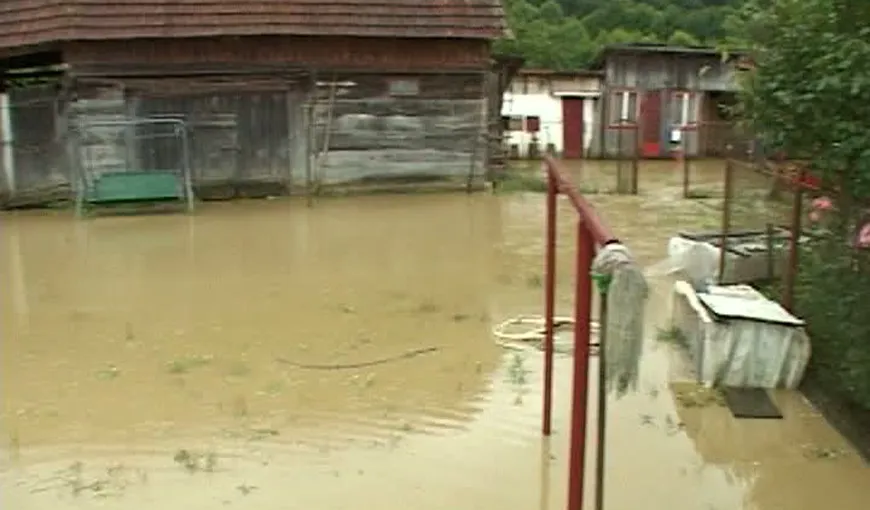 Ploile au afectat jumătate din ţară. Zeci de case au fost inundate VIDEO