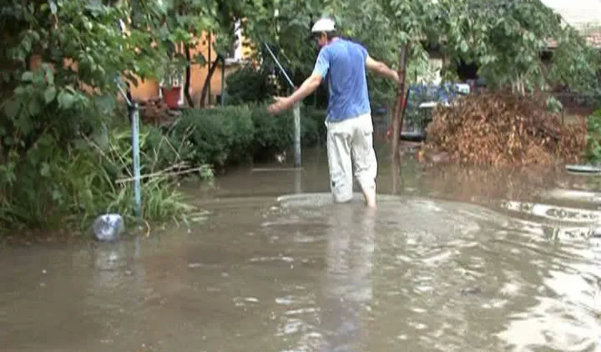 Drobeta Turnu-Severin afectată de inundaţii după o ploaie torenţială