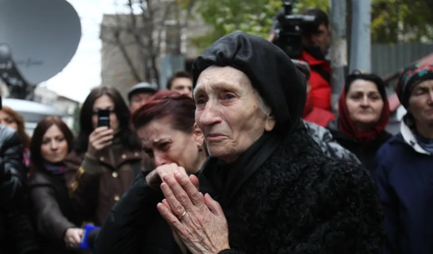 Mama lui Şerban Ionescu îşi trăieşte bătrâneţea bolnavă şi uitată de noră: Niciun pahar de apă nu-mi aduce