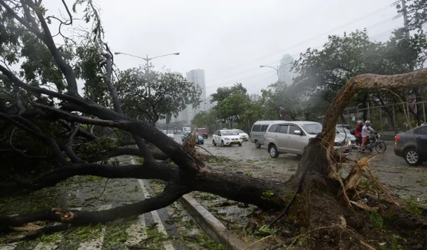 Taifun devastator: Cel puţin 11 morţi şi sute de mii de oameni evacuaţi VIDEO