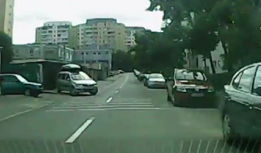 Scenă de infarct cu un vitezoman şi o şoferinţă neatentă, în Cluj VIDEO