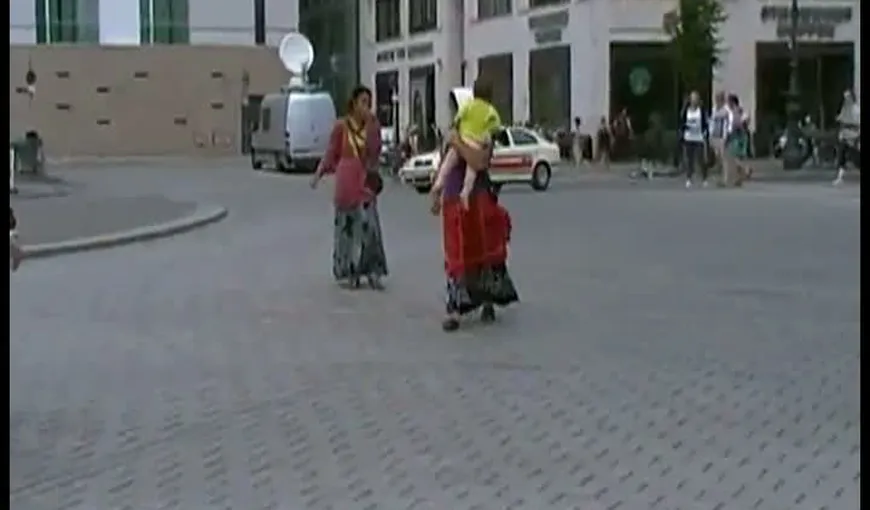 150 de ţigani români, evacuaţi dintr-un bloc din Germania VIDEO