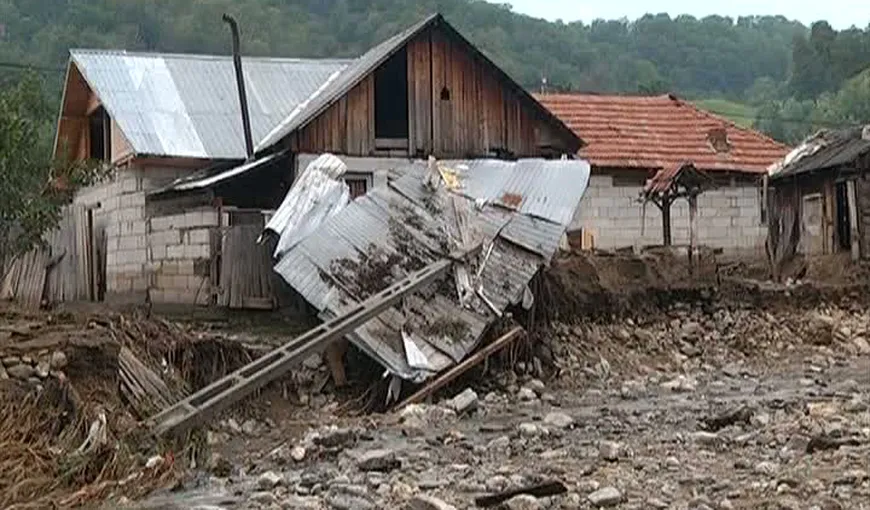 Dezastrul de la Vaideeni. Peste 1000 de oameni evacuaţi şi 100 de locuinţe distruse