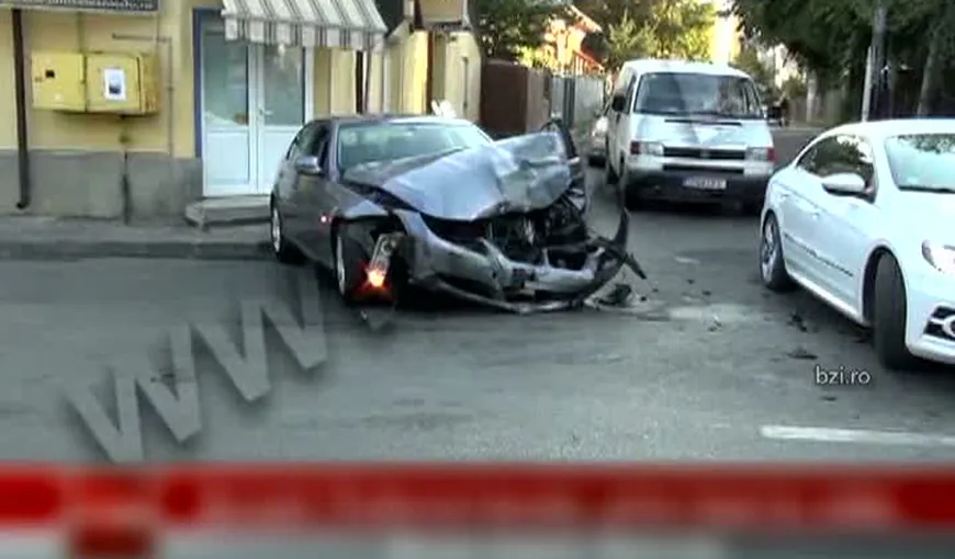Prefectul din Iaşi a urcat beat la volan şi a provocat un accident rutier VIDEO