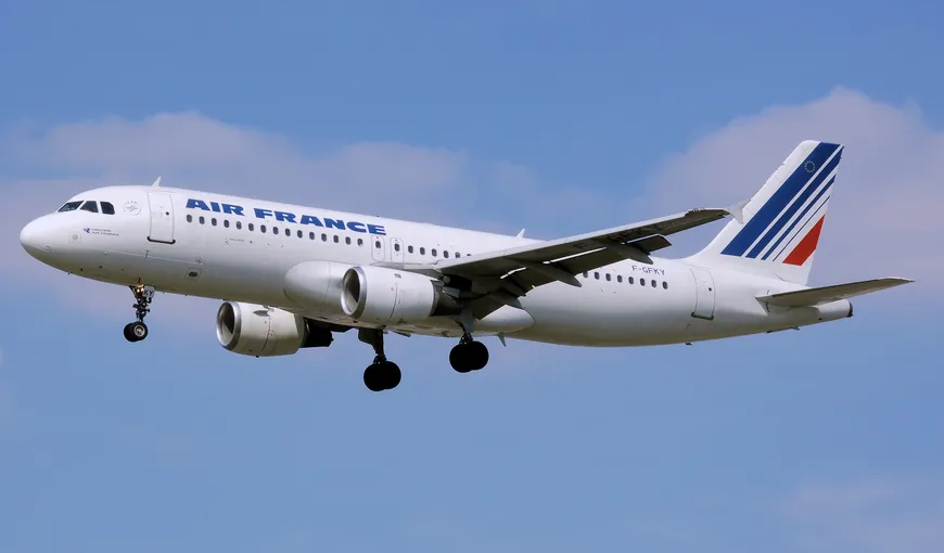 Un avion care venea de la Paris spre Bucureşti a fost întors din drum