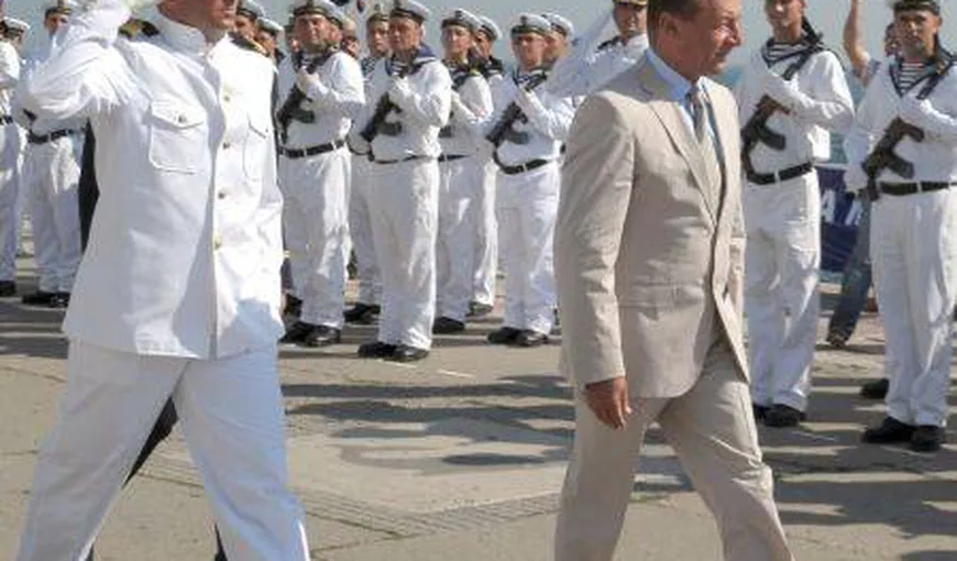 Traian Băsescu: Decât să POMPĂM BANI primarilor pentru campania electorală, mai bine îi dăm armatei