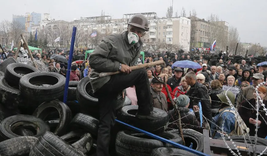 Criza din Ucraina: Asaltul asupra Doneţkului întârzie. Numărul morţilor a trecut de 2.000