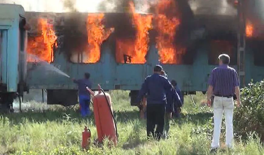 Incendiu puternic în gară. Pompierii se chinuie să stingă flăcările VIDEO