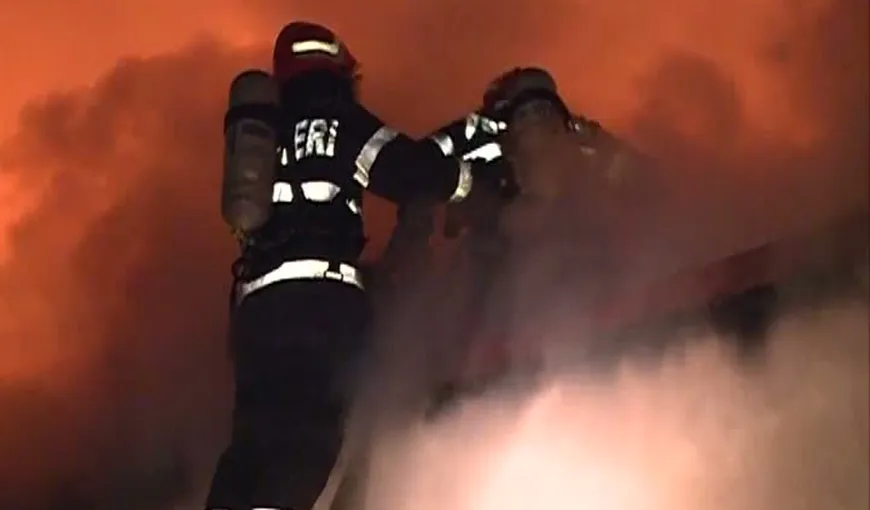 Incendiu devastator în Cluj. Şapte persoane au rămas pe drumuri după ce casa lor a ars în întregime