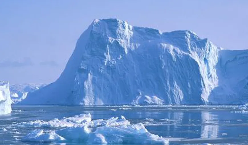 Topirea gheţii arctice, provocată în proporţie de până la 50% de oscilaţii naturale ale climei