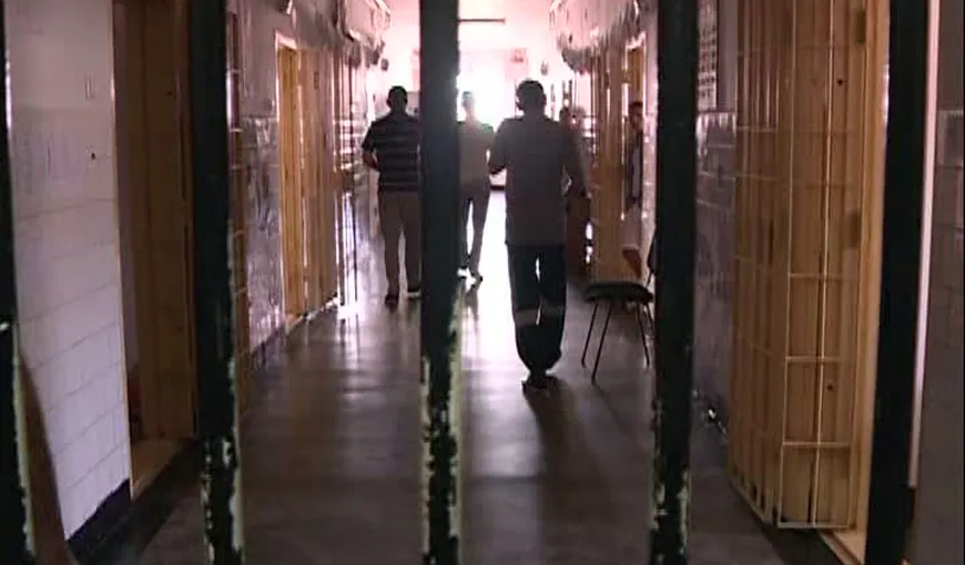 Percheziţii în Penitenciarul Craiova pentru probarea unor înşelăciuni prin telefon