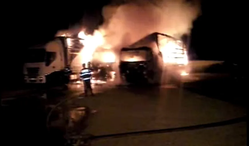 Incendiu DEVASTATOR lângă combinatul petrochimic de la Piteşti. Trei tiruri, DISTRUSE COMPLET VIDEO