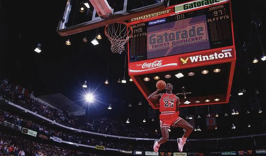 Michael Jordan, demonstraţie de excepţie. A reuşit 11 coşuri consecutive, cinci de trei puncte VIDEO