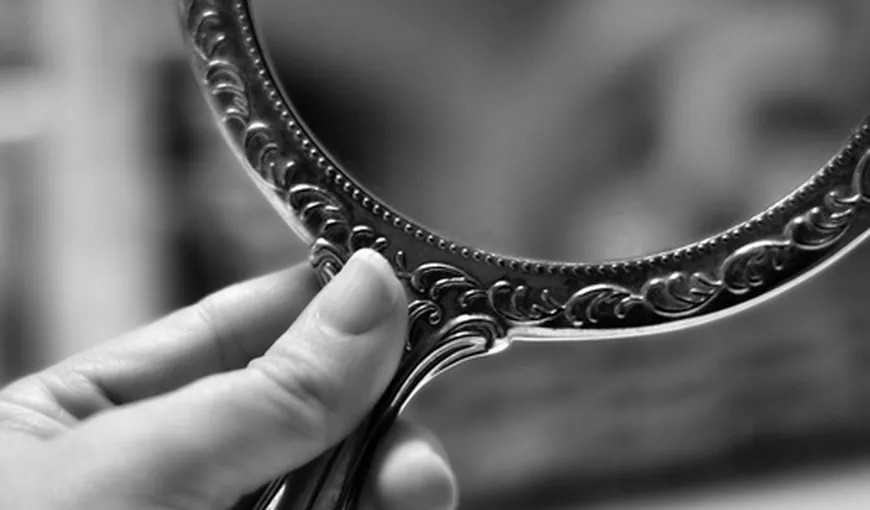 Oglindă, oglinjoară…ce vedetă nu s-a mai privit în oglindă de câţiva ani