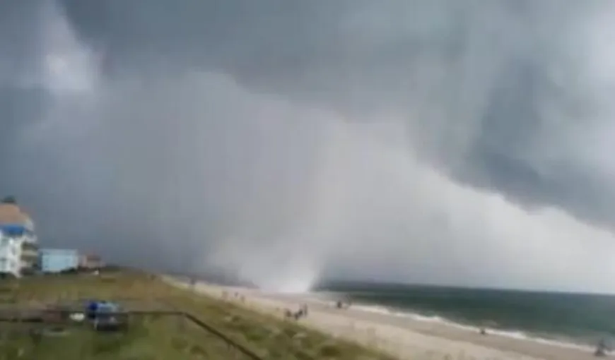 Fenomen EXTREM pe plajă: în câteva secunde a fost măturat totul VIDEO