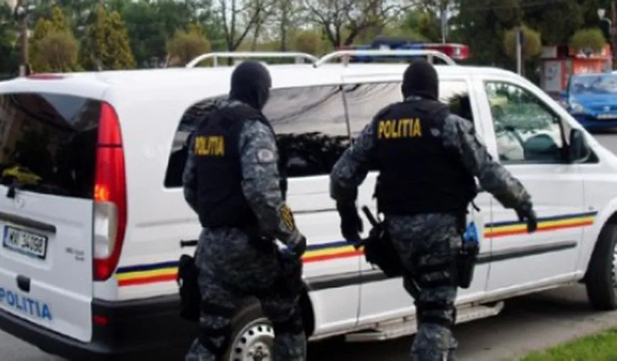 PERCHEZIŢII la traficanţii de droguri, în Bucureşti şi Dâmboviţa. 18 persoane, săltate de mascaţi