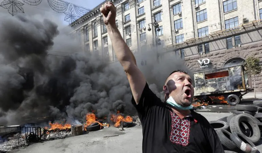 UCRAINA: BARICADELE din Piaţa Independenţei AU CĂZUT. Primăria Kievului a dezafectat EuroMAIDANUL
