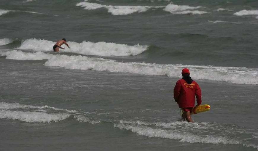 Un turist din Bucureşti s-a ÎNECAT pe litoral. Alte 10 persoane au fost salvate de la înec