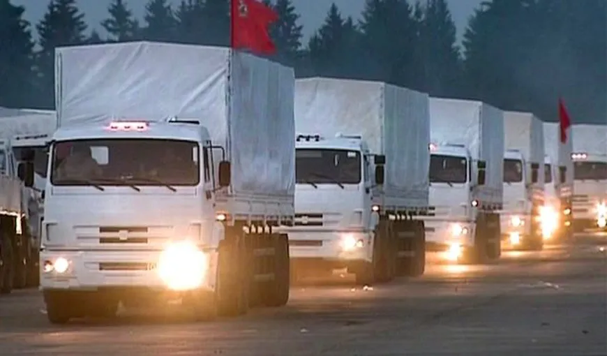 Grănicerii din Ucraina au trecut frontiera cu Rusia pentru a verifica convoiul rus cu ajutoare umanitare