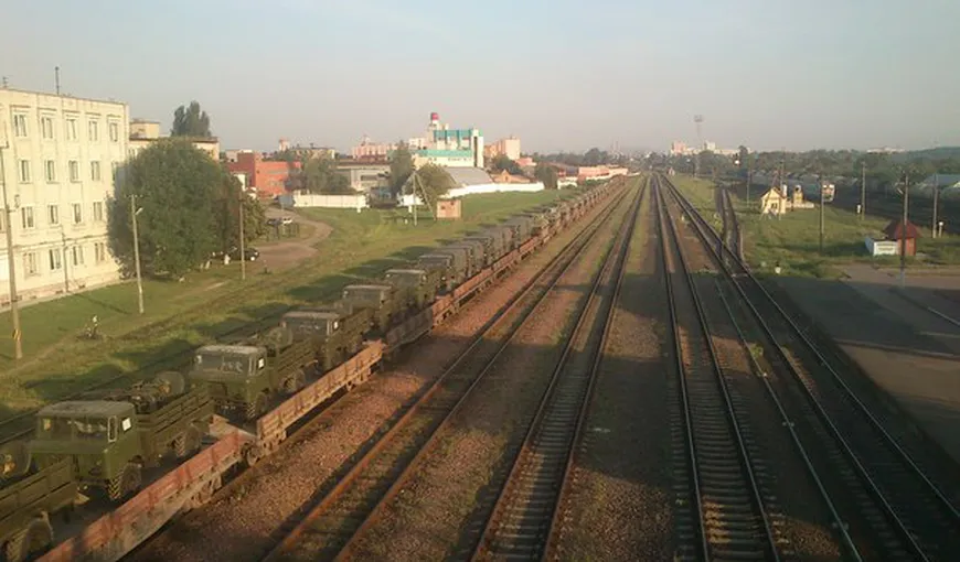 Rusia trimite ARME în ţările vecine. Zeci de platforme feroviare cu echipamente militare au ajuns în Belarus