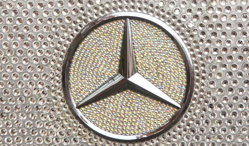 Un milion de automobile Mercedes, rechemate la service pentru o problemă la airbag