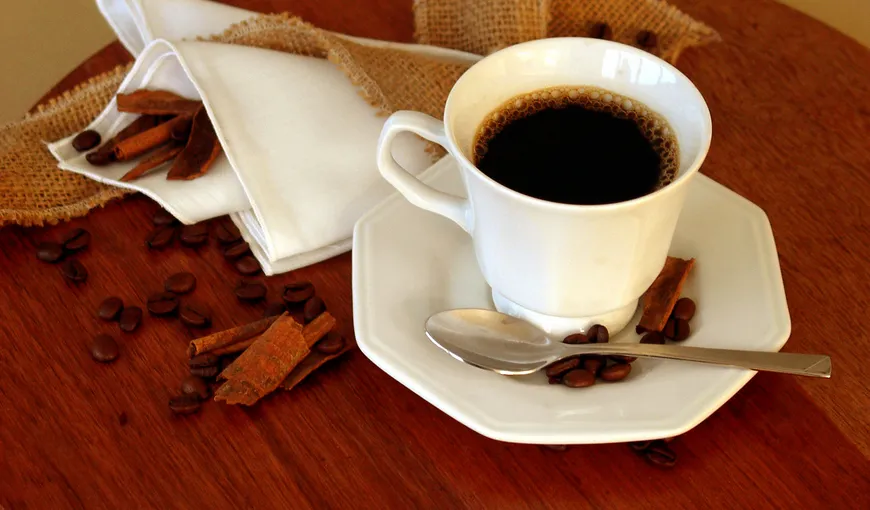 Cafeaua îşi modifică gustul în funcţie de culoarea ceştii