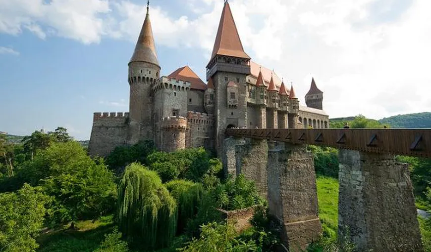 Număr RECORD de turişti la Castelul Corvinilor din Hunedoara. Încasările au depăşit un milion de euro