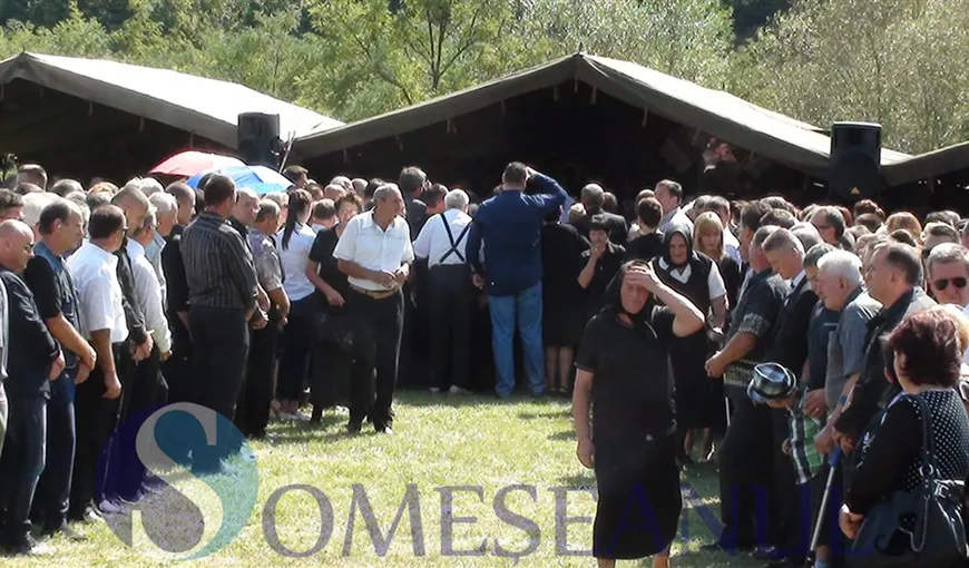 Sute de persoane s-au strâns să-l plângă pe Călin Zanc. Fostul fotbalist a fost înmormântat VIDEO