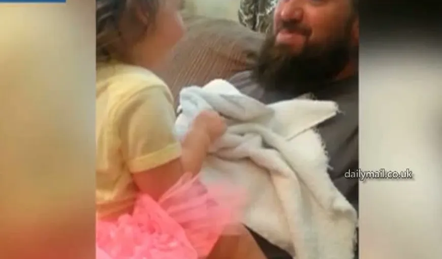 Reacţia neaşteptată a unei fetiţe care îşi vede tatăl fără barbă VIDEO