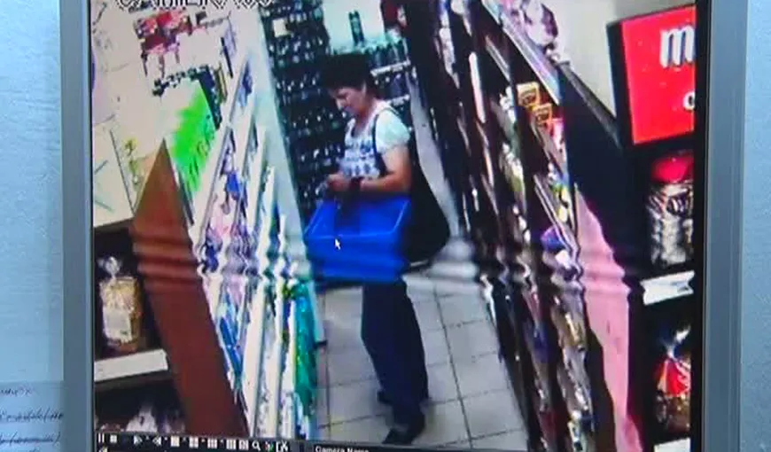 Femeie surprinsa de camerele de supraveghere când fura din magazin VIDEO