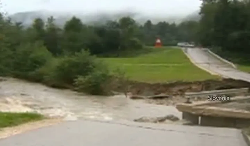Inundaţii în Balcani: Doi morţi, mii de persoane evacuate din calea puhoaielor VIDEO