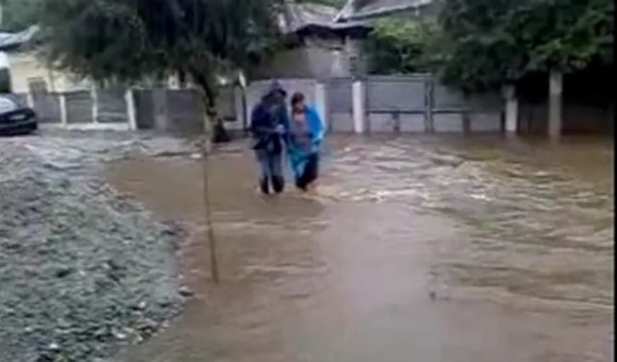 PRĂPĂD la Caracal. Zeci de gospodării inundate din cauza precipitaţiilor abundente VIDEO