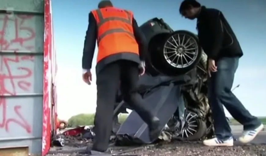 CRASH TEST la 190 de km. Pasagerii din accidentul provocat de şoferul sinucigaş nu au avut nicio şansă VIDEO
