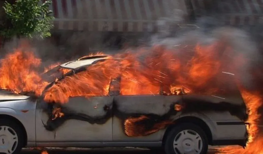 Maşina unui jurnalist a fost distrusă într-un incendiu provocat intenţionat