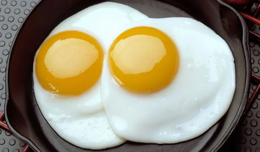 Controversă: Cum este mai bine să mănânci oul, doar albuşul sau şi gălbenuşul?