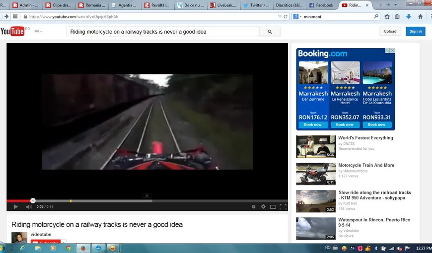 Cursa GROAZEI. Clipe dramatice pentru un motociclist care merge pe şinele de tren VIDEO