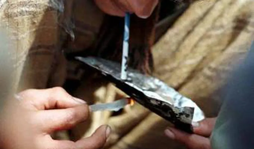 Românii se drogează cu canabis, heroină şi etnobotanice