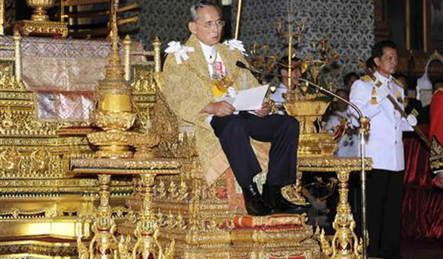 Regele Thailandei a fost internat în spital pentru o infecţie