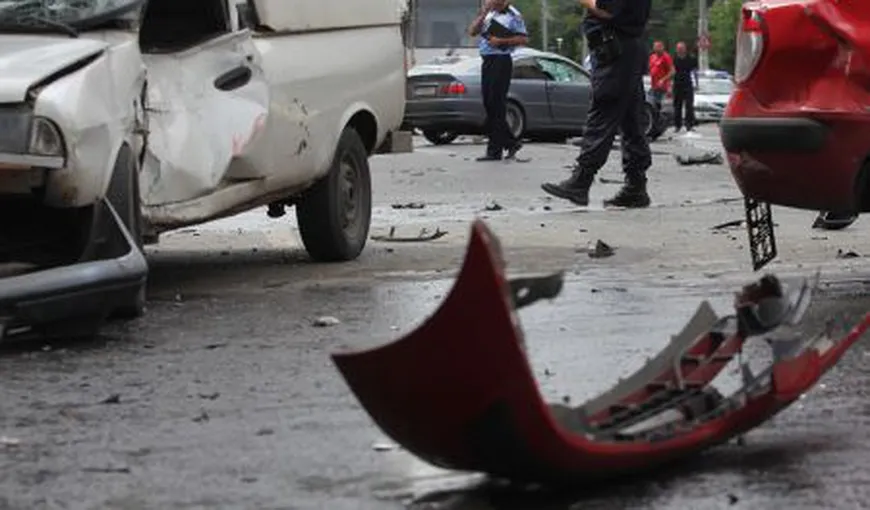 CARAMBOL pe drumul care leagă Râmnicu Vâlcea de Slatina: Patru maşini implicate, şase victime
