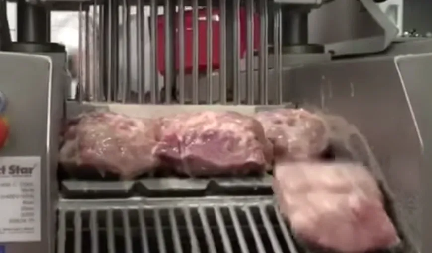 Cum se injectează carnea de porc. Volumul muşchiului de porc SE TRIPLEAZĂ, după ce a fost prelucrat VIDEO