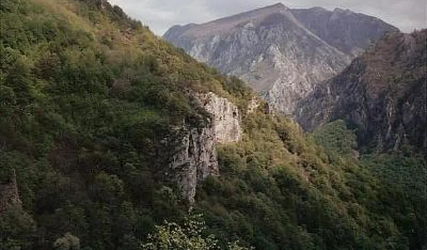 Familia rămasă blocată în zona Valea Cernei a fost găsită de salvamontişti