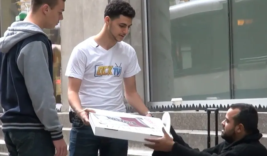 EXPERIMENT SOCIAL inedit. Ce se întâmplă când doi tineri îi oferă pizza unui CERŞETOR VIDEO